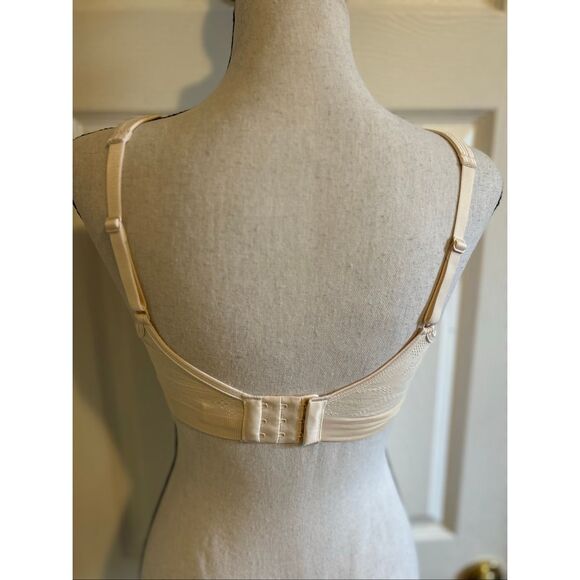 Breezies Bra Size 32D - Picture 2 of 3